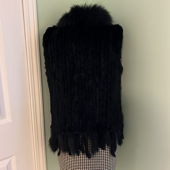 Linda Richards Fur Vest - Picture 6 of 9